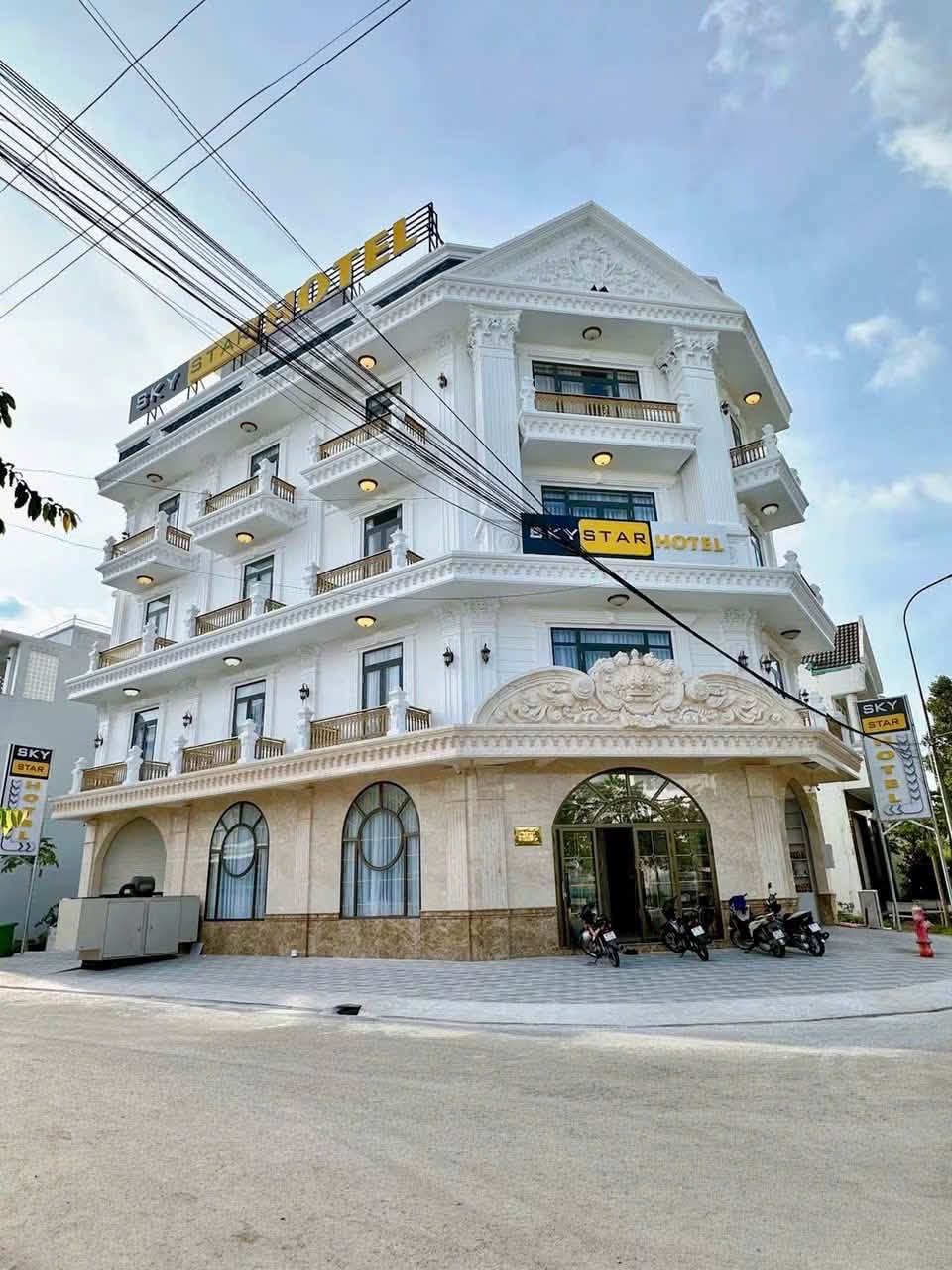Bán Khách Sạn tình yêu góc 2 mặt tiền B12 và B23 KDC Hưng Phú 1 - Cần Thơ