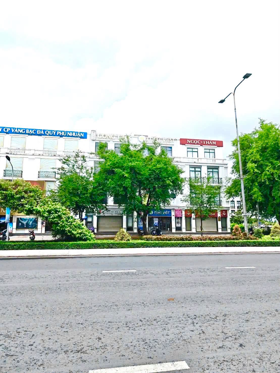 CHO THUÊ SHOPHOUSE VINCOM MẶT TIỀN 30 THÁNG 4 - CẦN THƠ